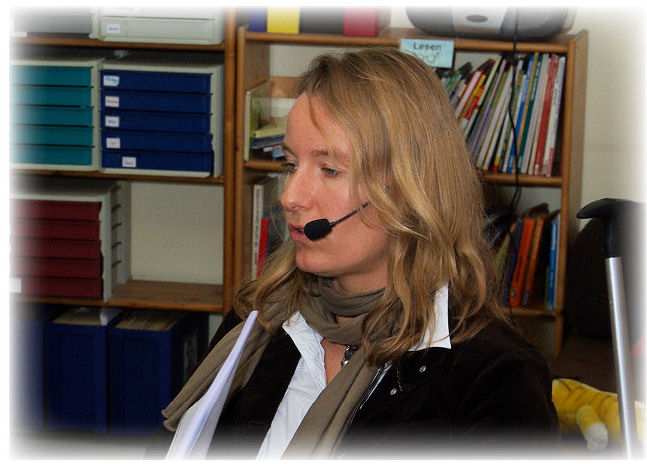 Lehrerin mit Headset
